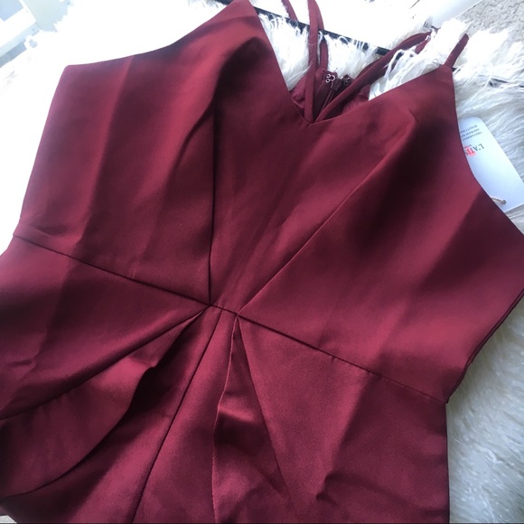 NWT L’atiste Merlot Strappy V-Neck Ruffle Romper - Picture 3 of 6